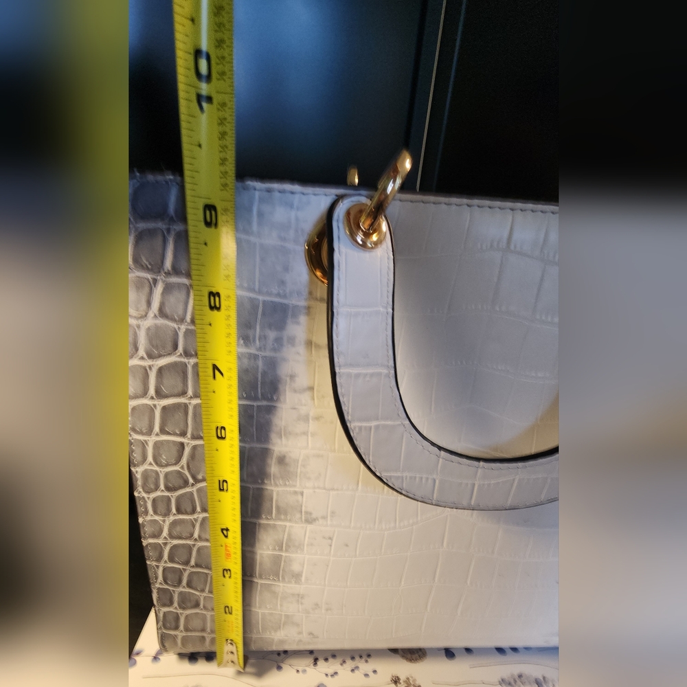 Elegant Blue and White Crocodile Pattern Handbag & Wallet Set Shoulder Strap EUC - Picture 3 of 10